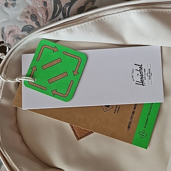 Herschel Supply Co - Picture 12 of 12